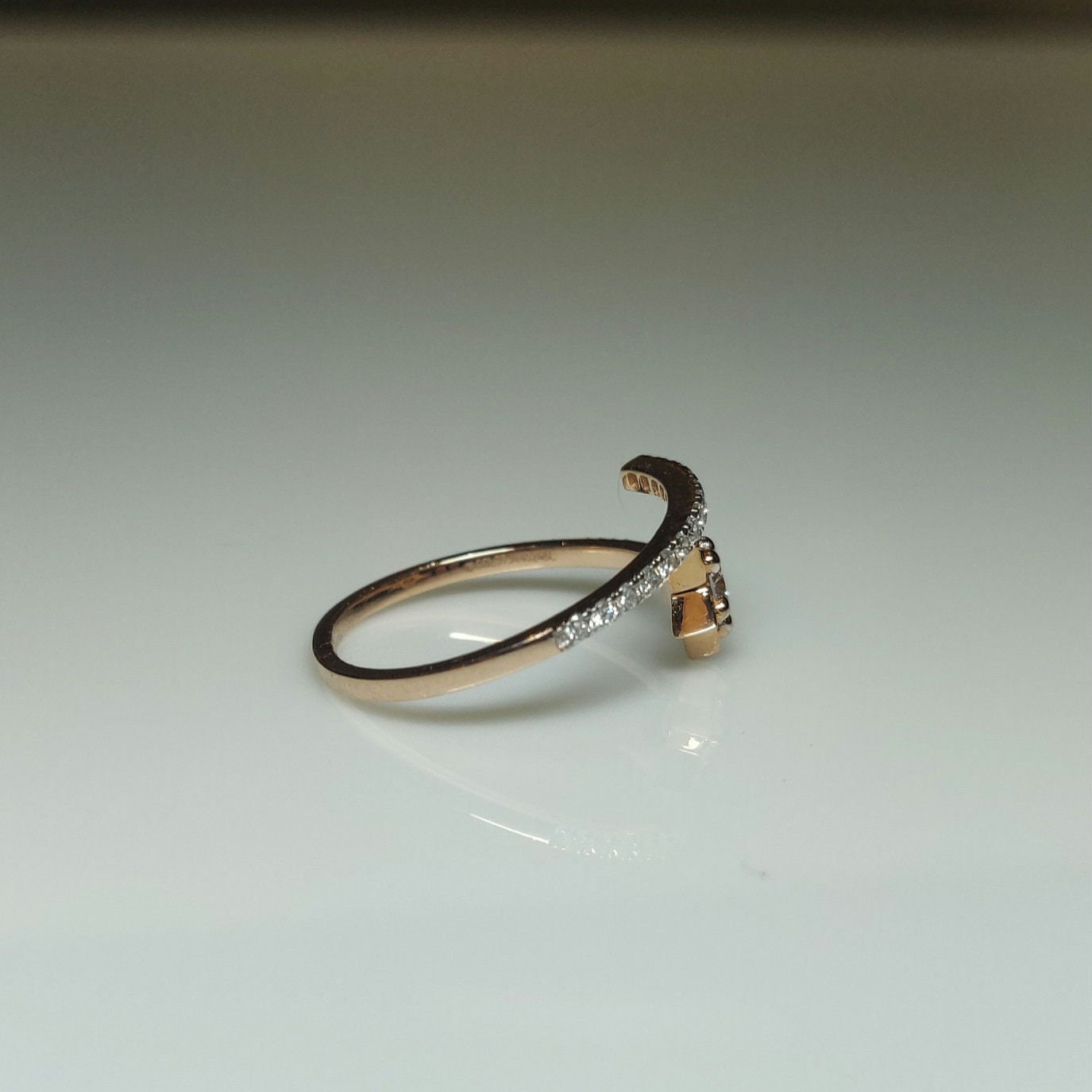 Lab Grown Diamond Star Ring | 0.20 Carat, Solid Gold Wedding Band