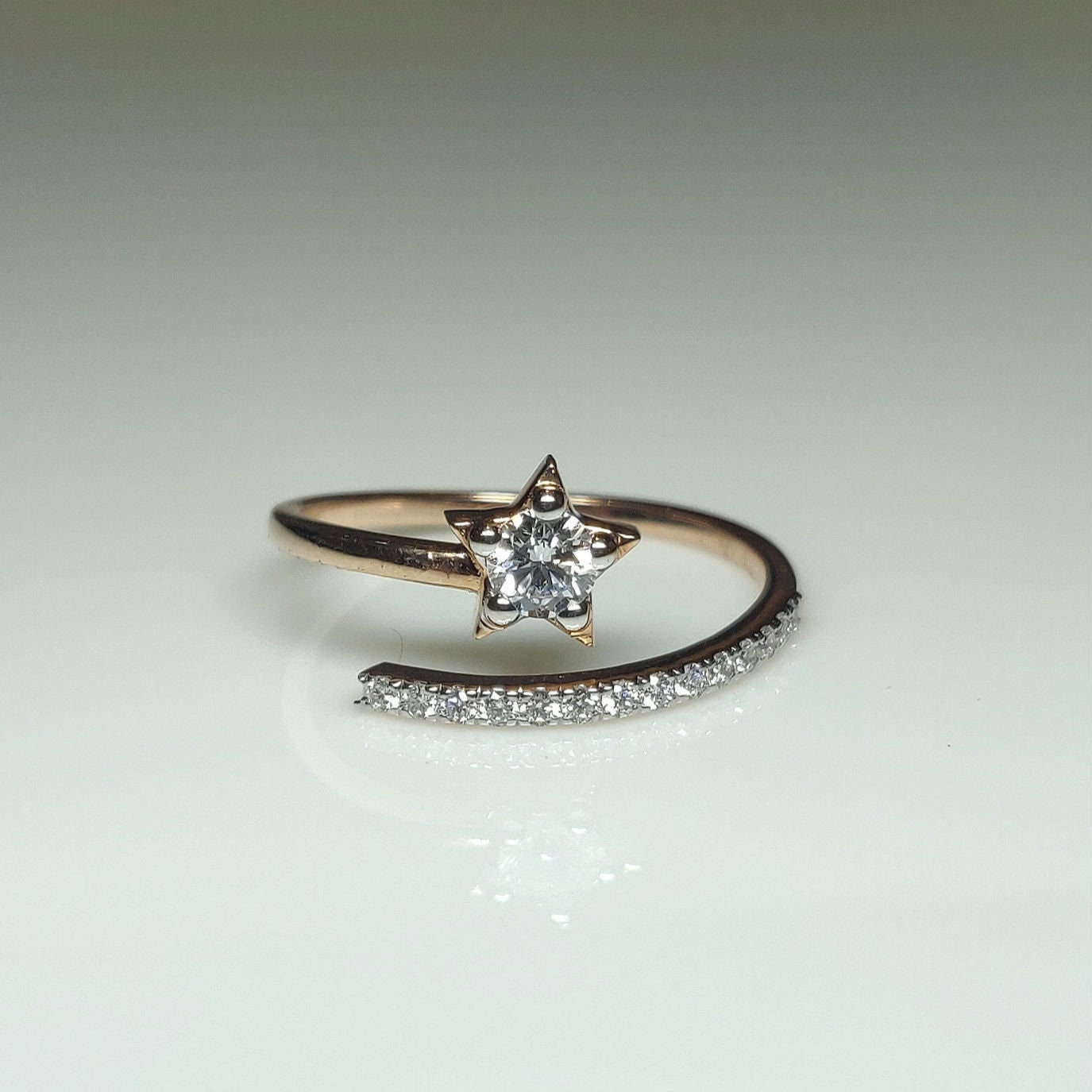 Lab Grown Diamond Star Ring | 0.20 Carat, Solid Gold Wedding Band