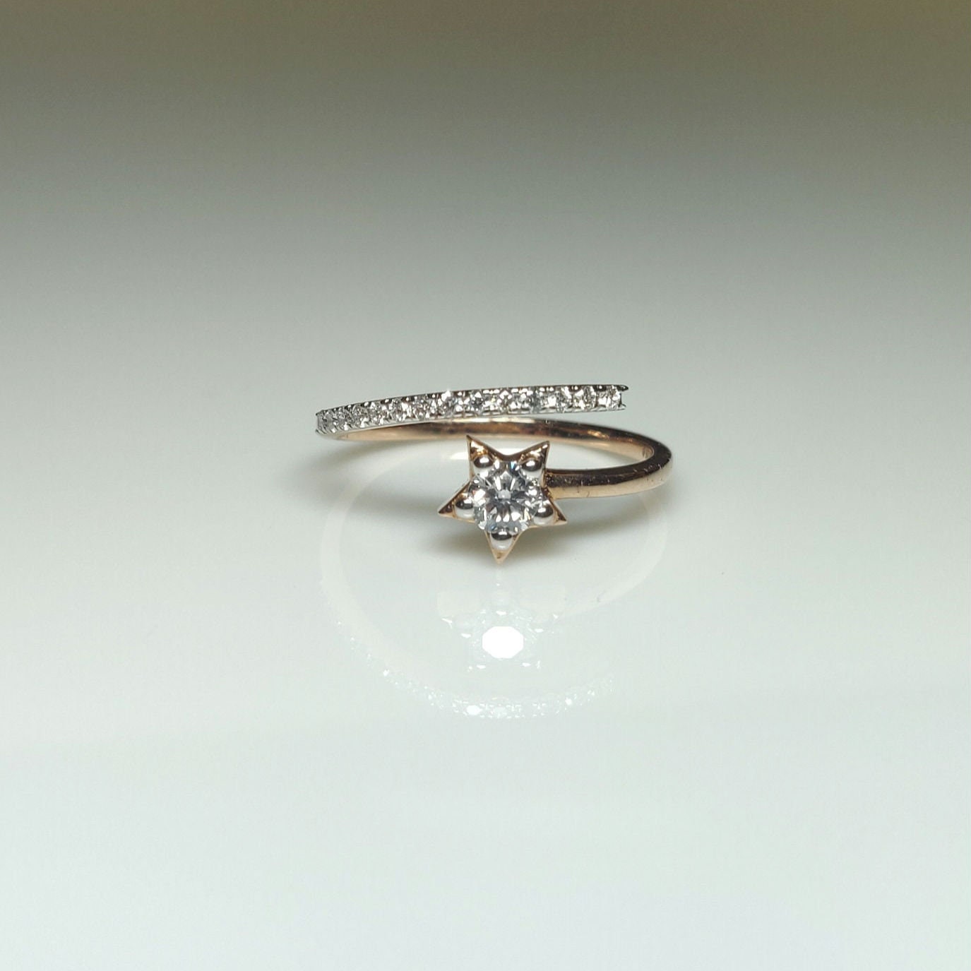 Lab Grown Diamond Star Ring | 0.20 Carat, Solid Gold Wedding Band