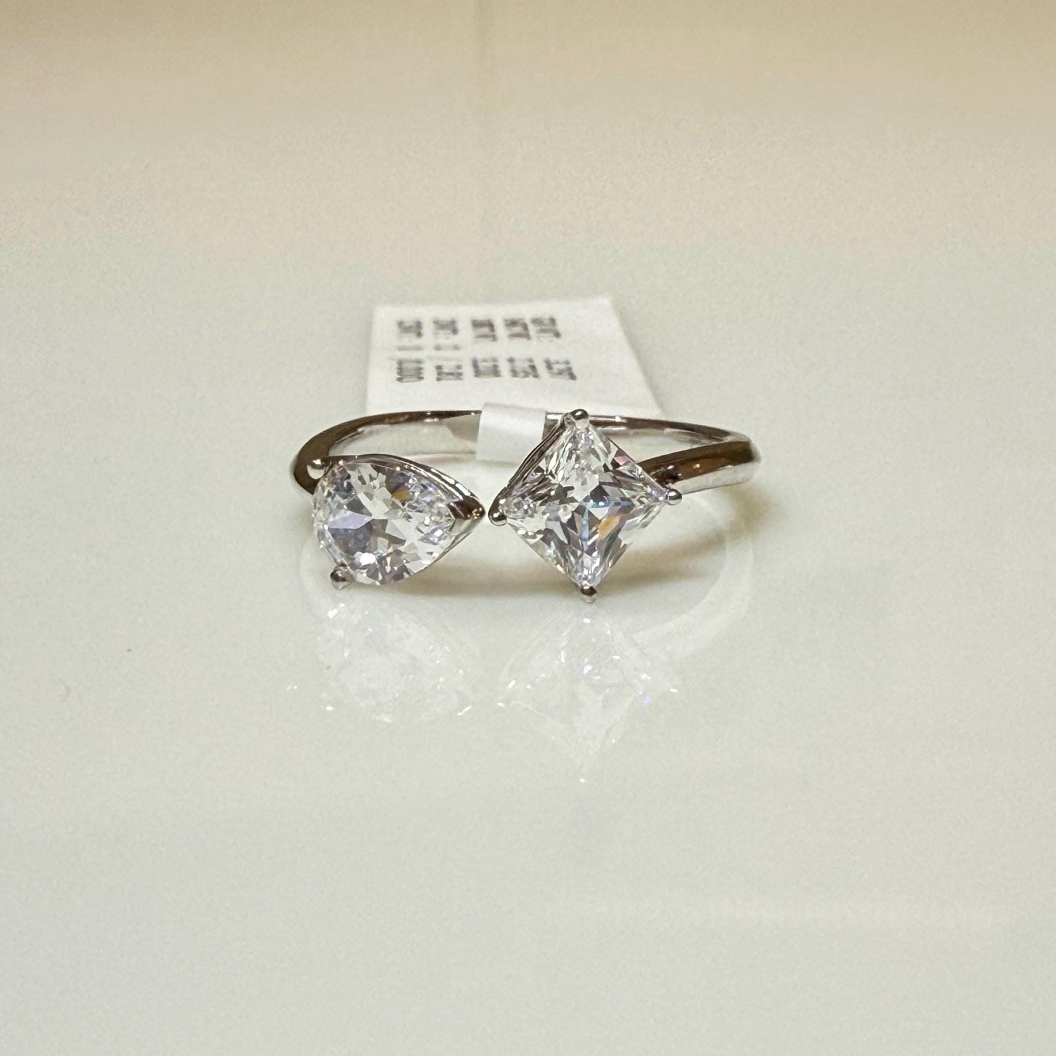 14k Gold Toi et Moi Ring: 2 Carat Lab Grown Pear & Princess Diamond