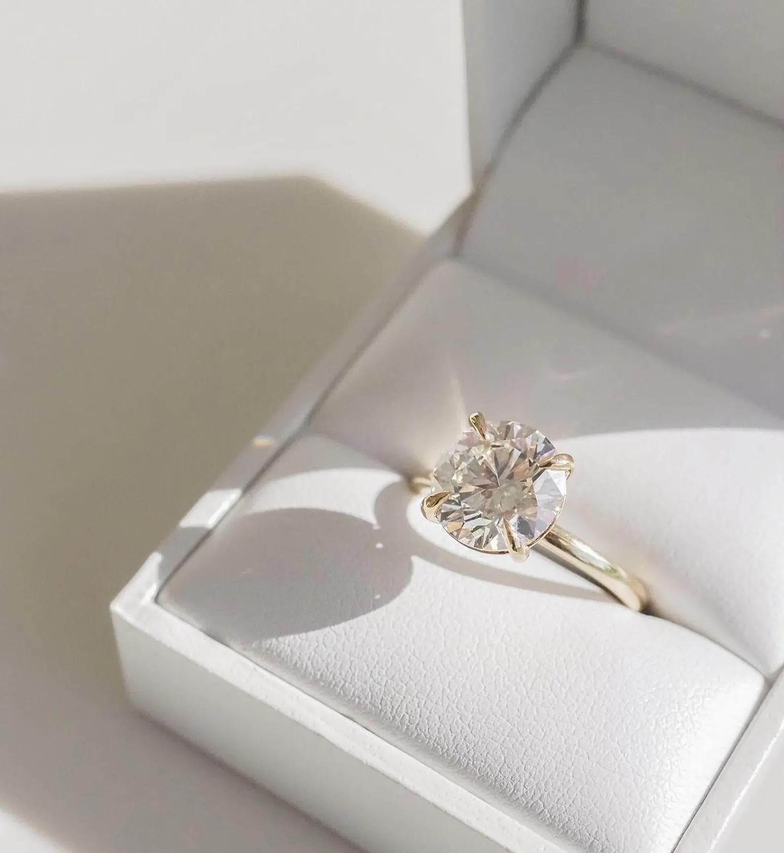 IGI Certified Lab Grown Diamond Engagement Ring | 14K Gold Solitaire