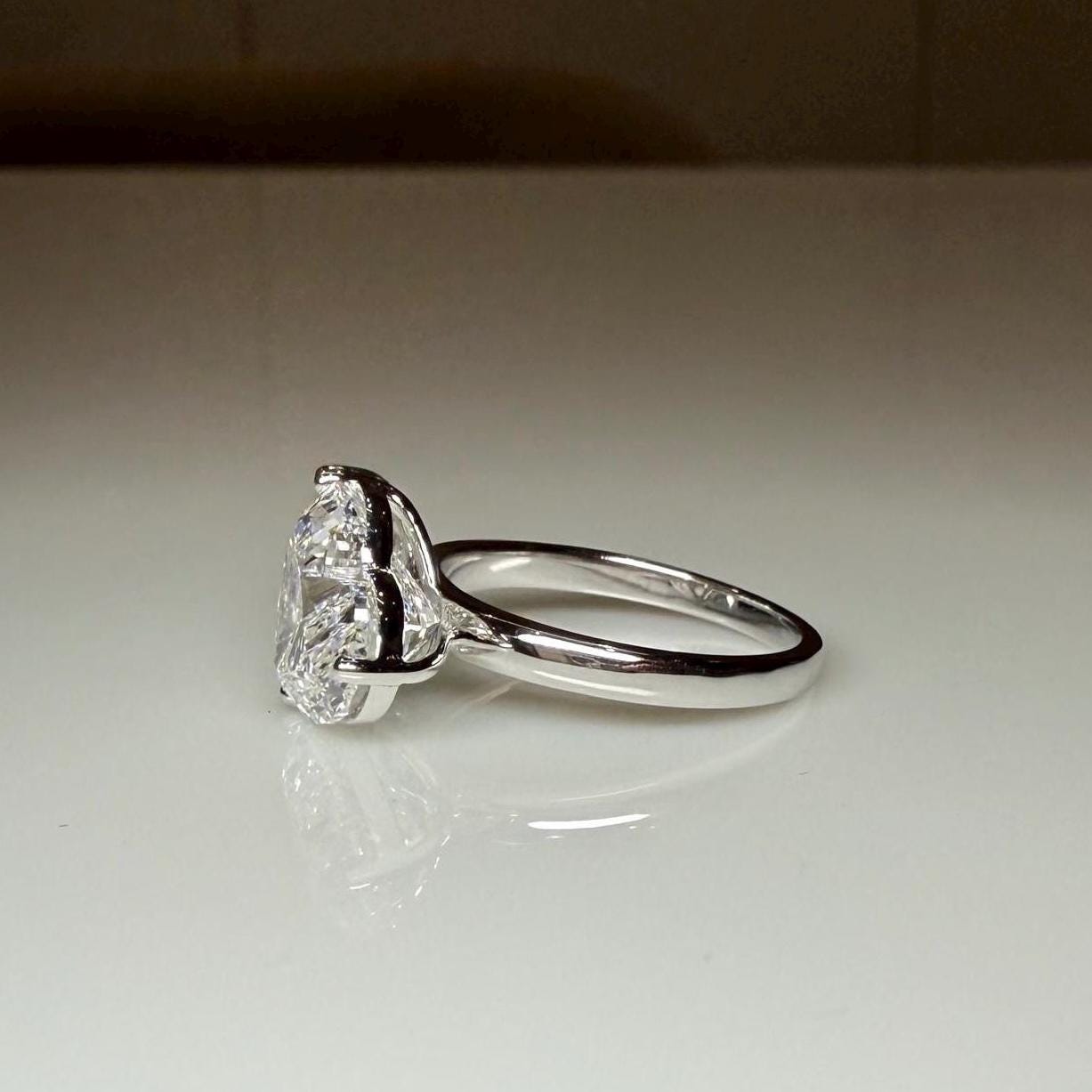 6CT Lab Grown Diamond Toi et Moi Ring: 14K Gold Heart & Emerald Cut