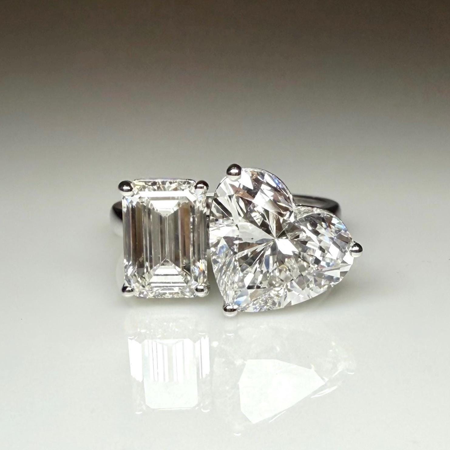 6CT Lab Grown Diamond Toi et Moi Ring: 14K Gold Heart & Emerald Cut
