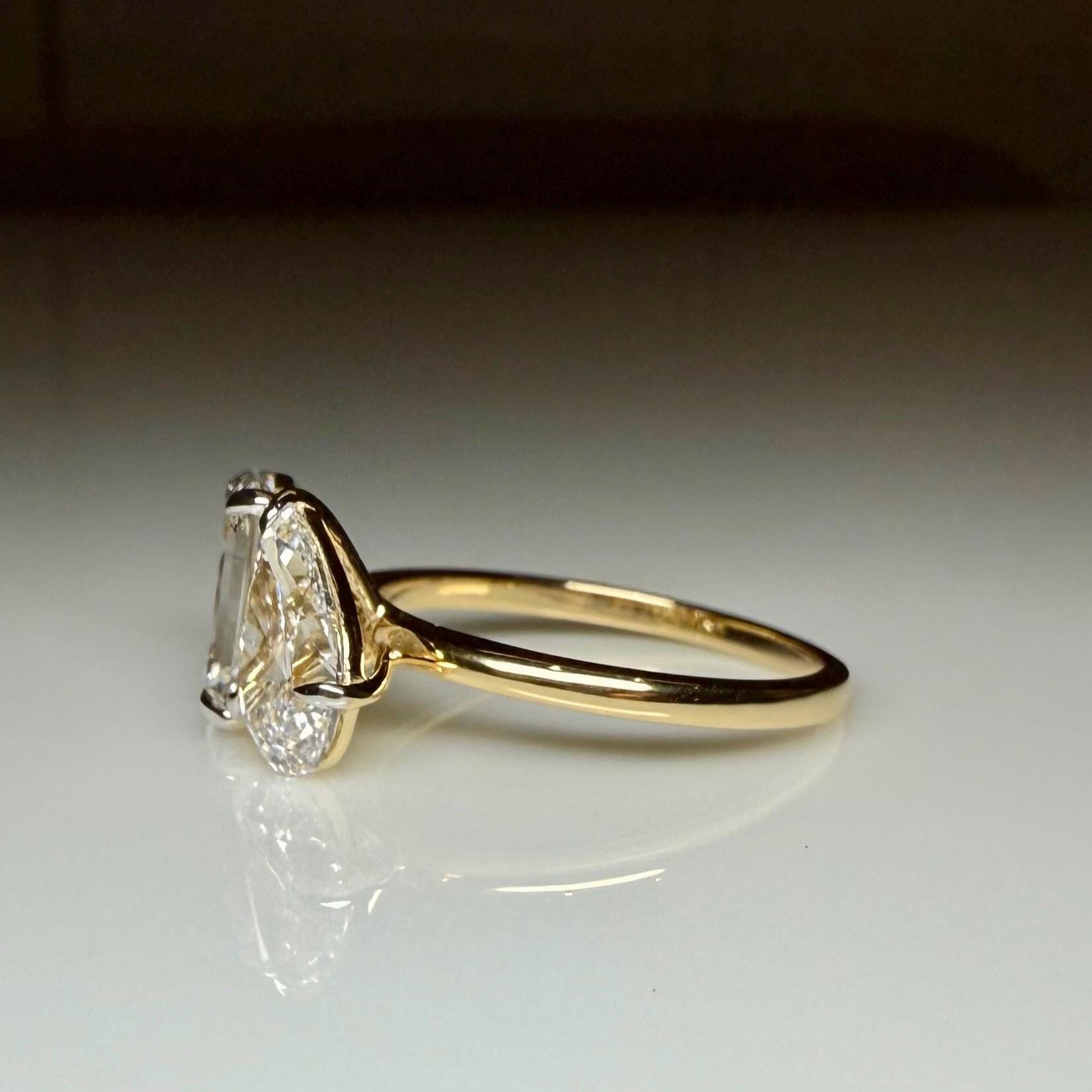 Lab Grown Diamond Toi et Moi Ring | Emerald Pear Cut 14K Gold Engagement