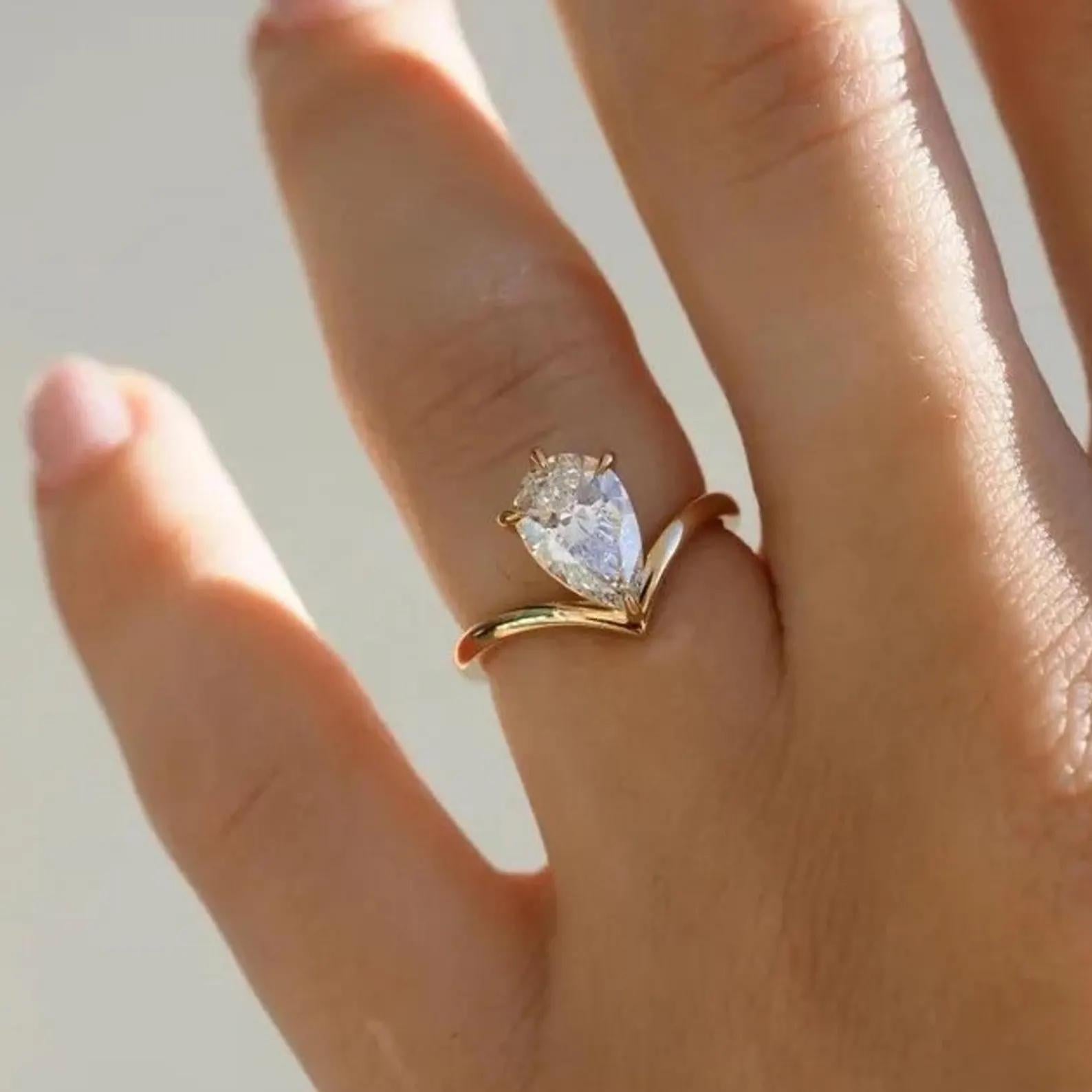 Pear Cut Lab Grown Diamond Engagement Ring | 14K Solid Gold (IGI Certified E VS)